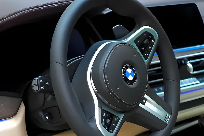 Automobilio salonas po giluminio valymo